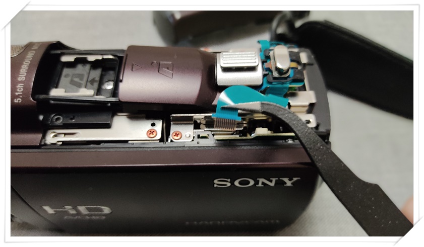 SONY HDR-CX560Vのモニターガタつき修理手順 │ しーなんログ